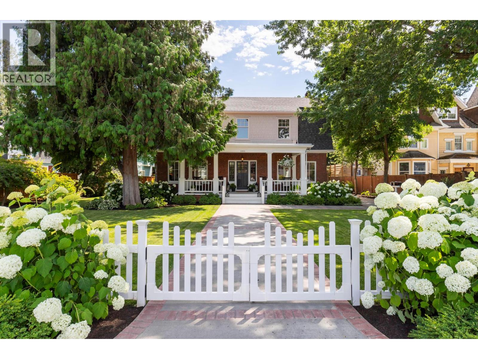 1001 Lawrence Avenue