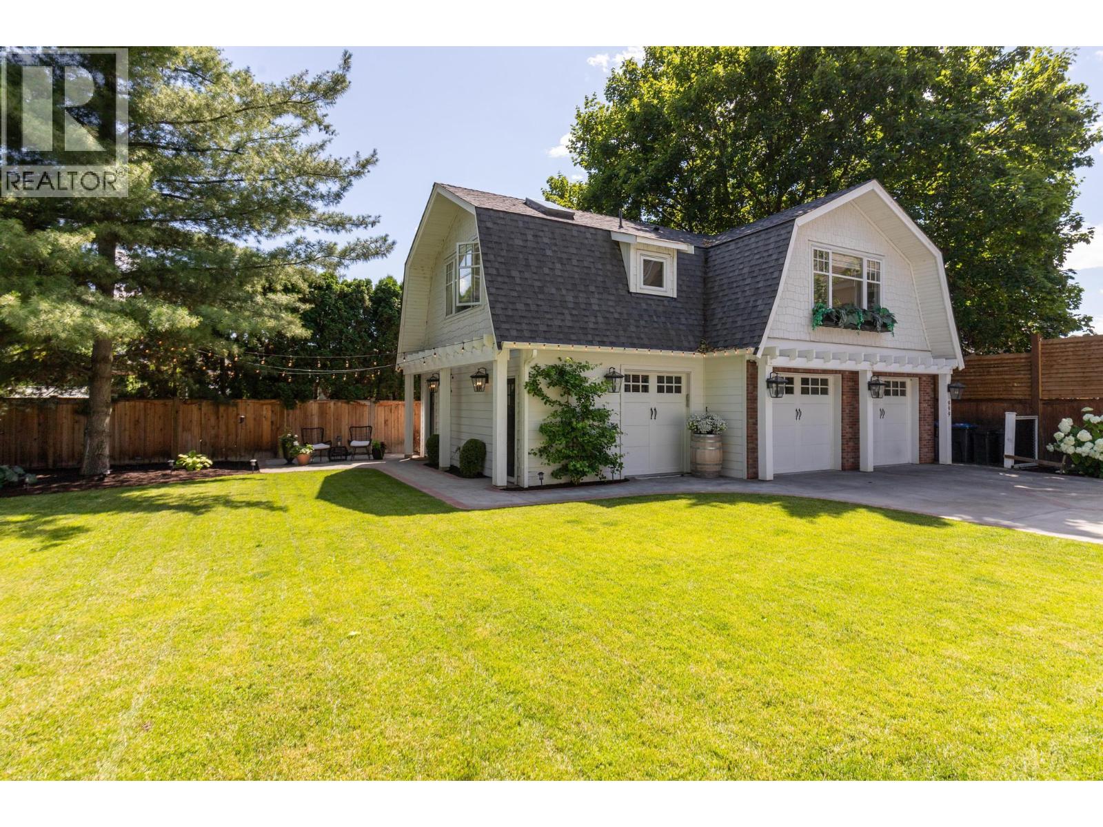 1001 Lawrence Avenue