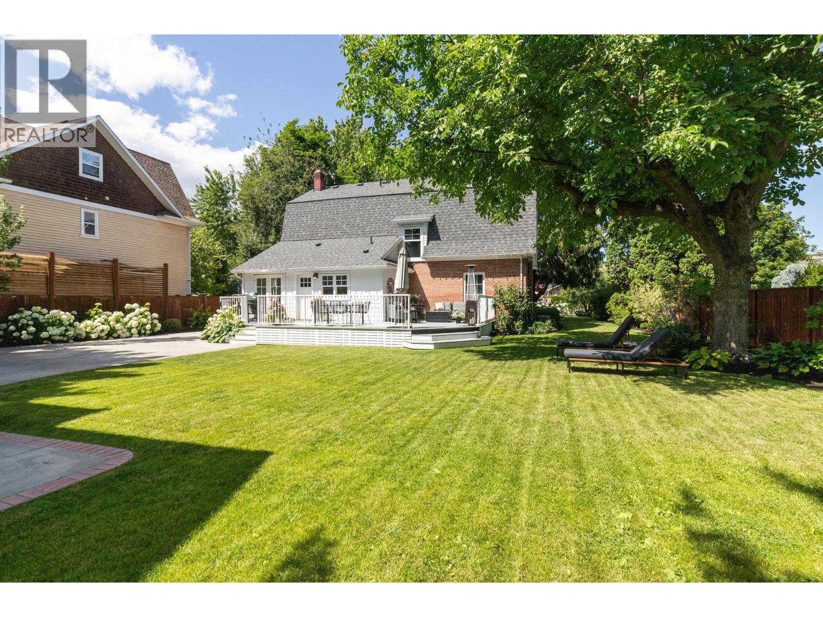 1001 Lawrence Avenue