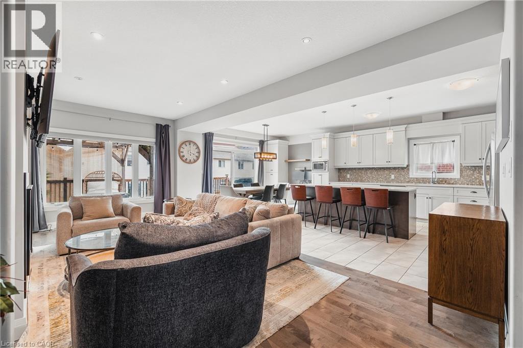 346 MOORLANDS Crescent