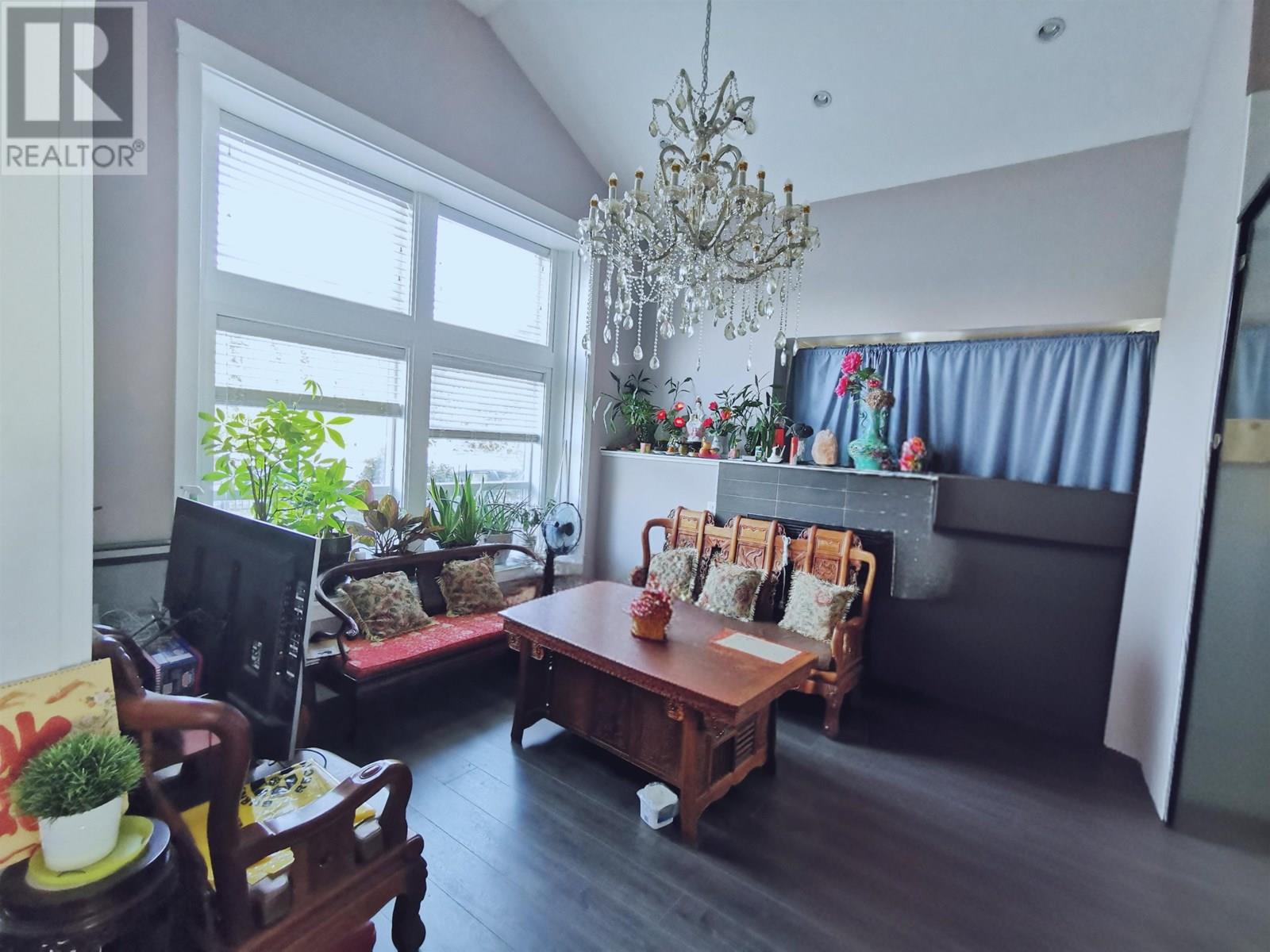 5537 CANADA WAY
