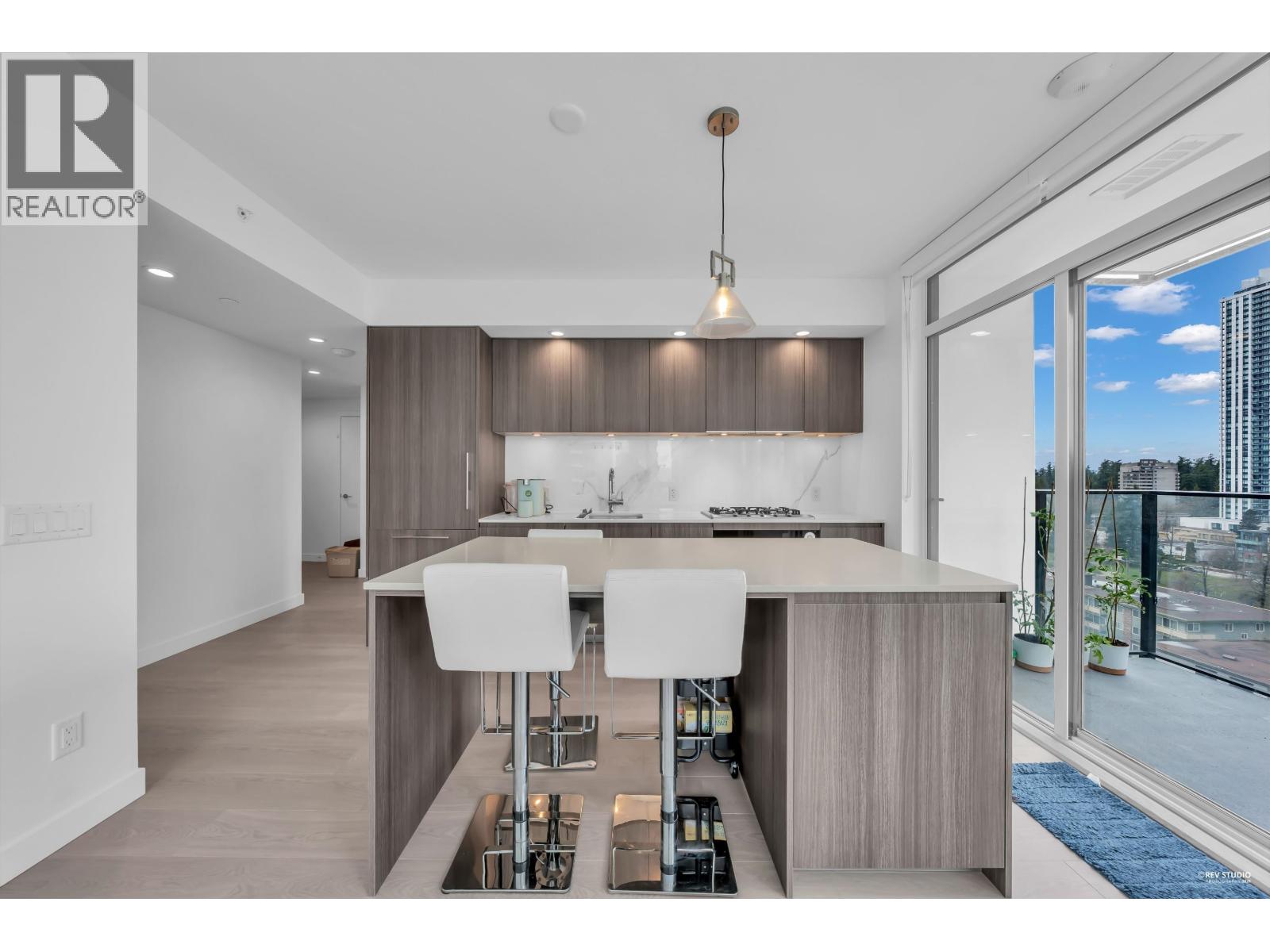 909 6537 TELFORD AVENUE