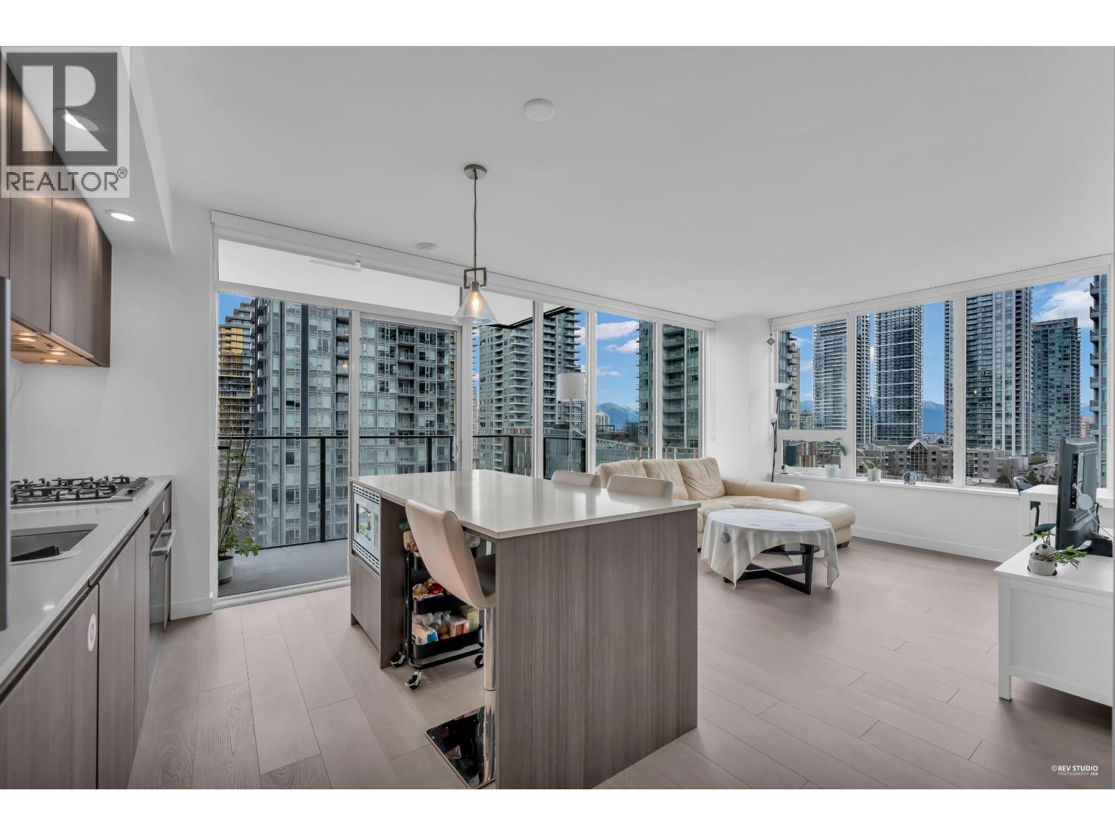 909 6537 TELFORD AVENUE