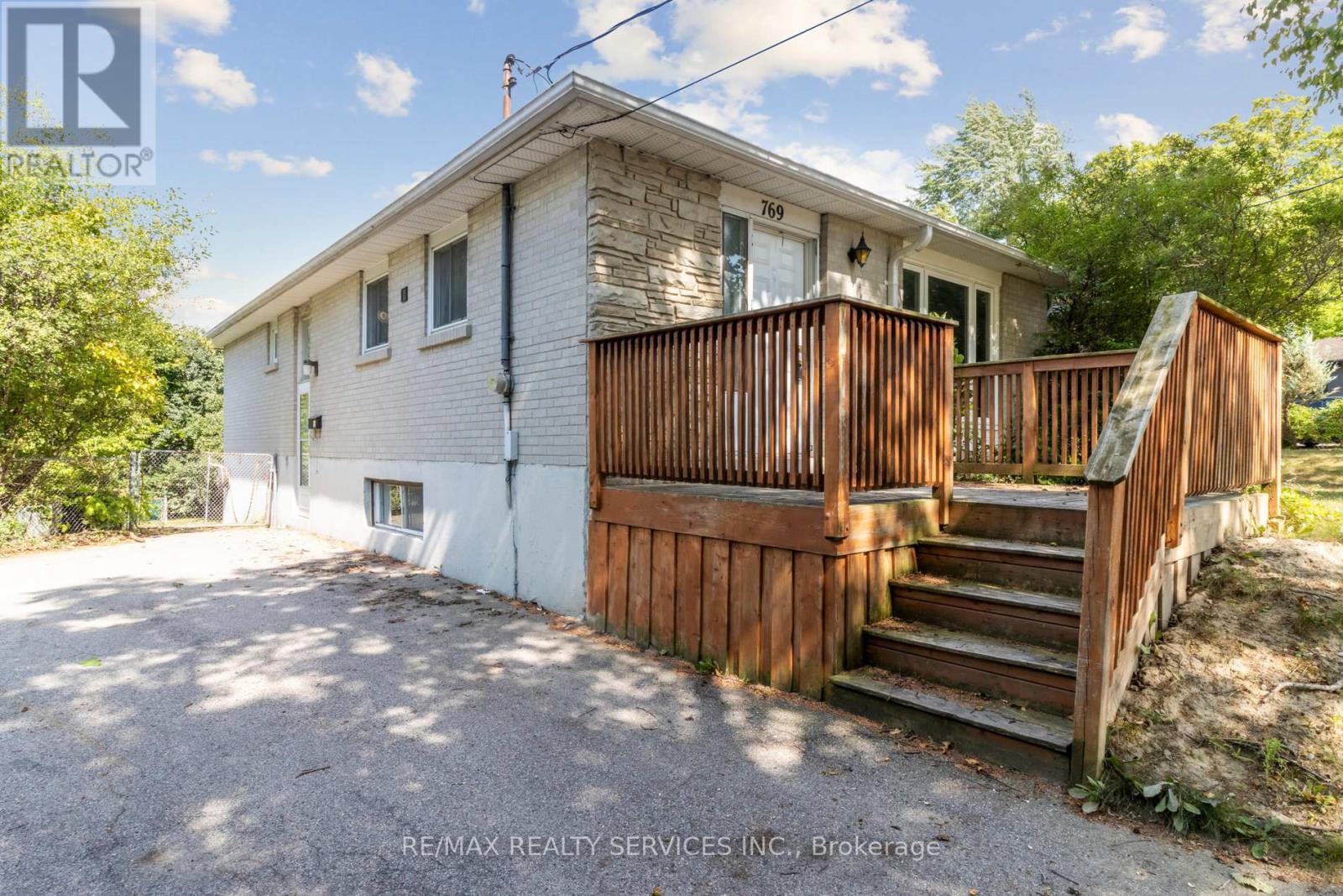 769 GREENFIELD CRESCENT