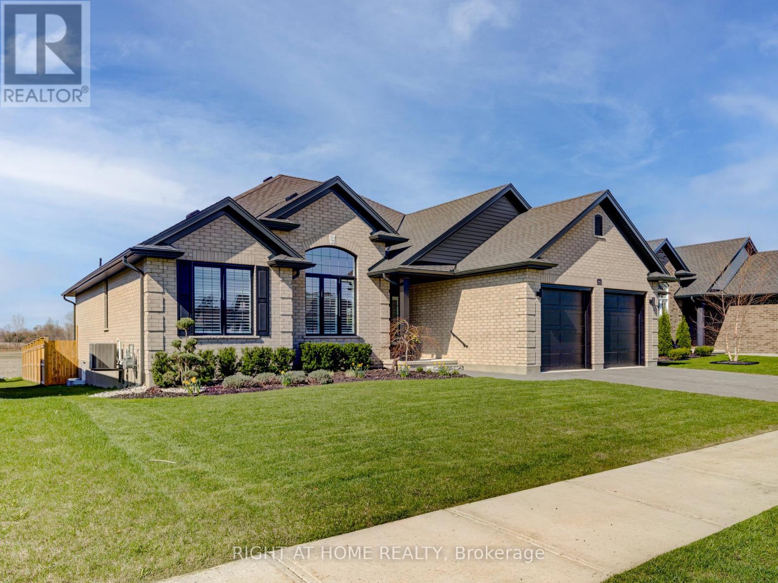 2043 LOCKWOOD CRESCENT