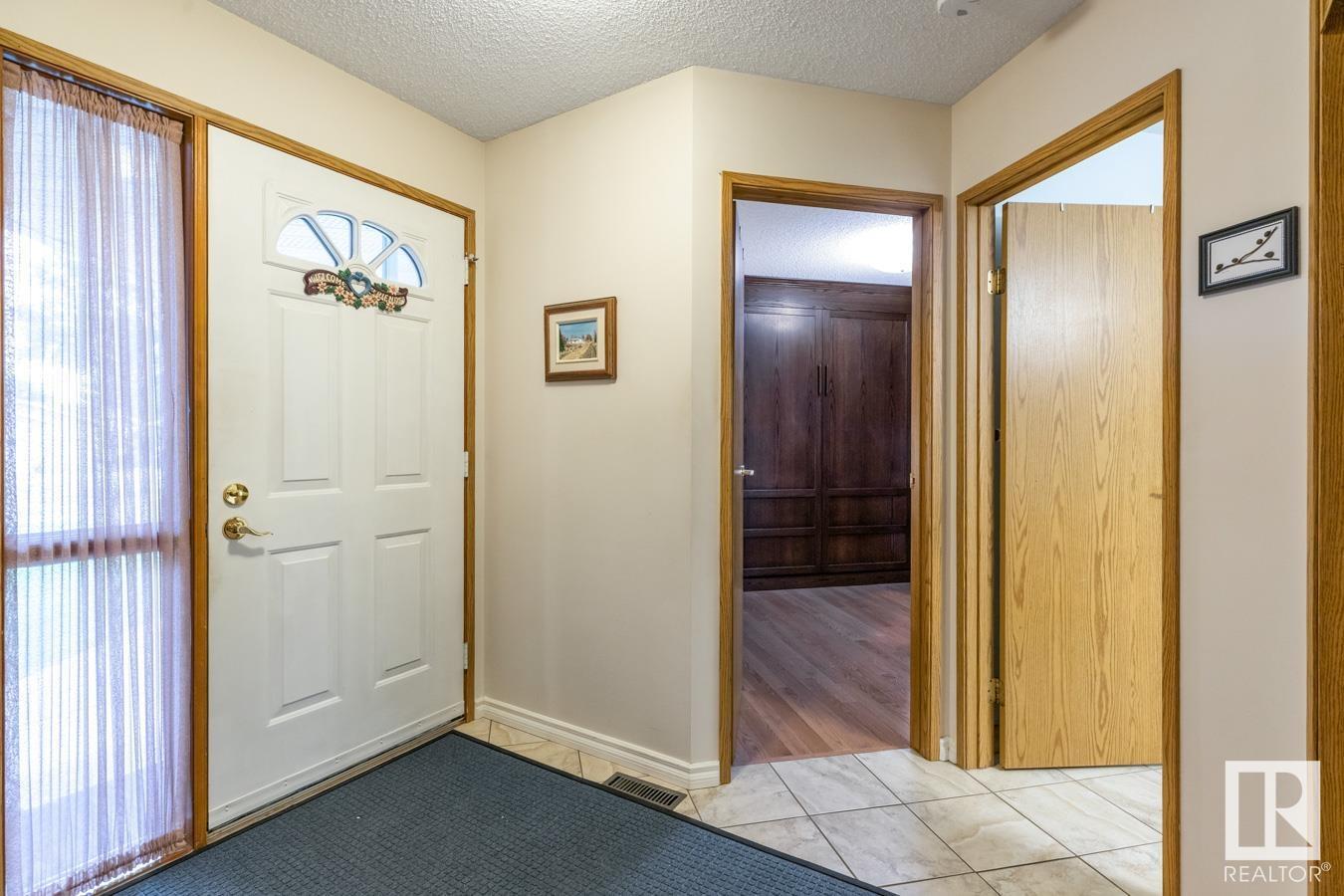 10860 25 AV NW