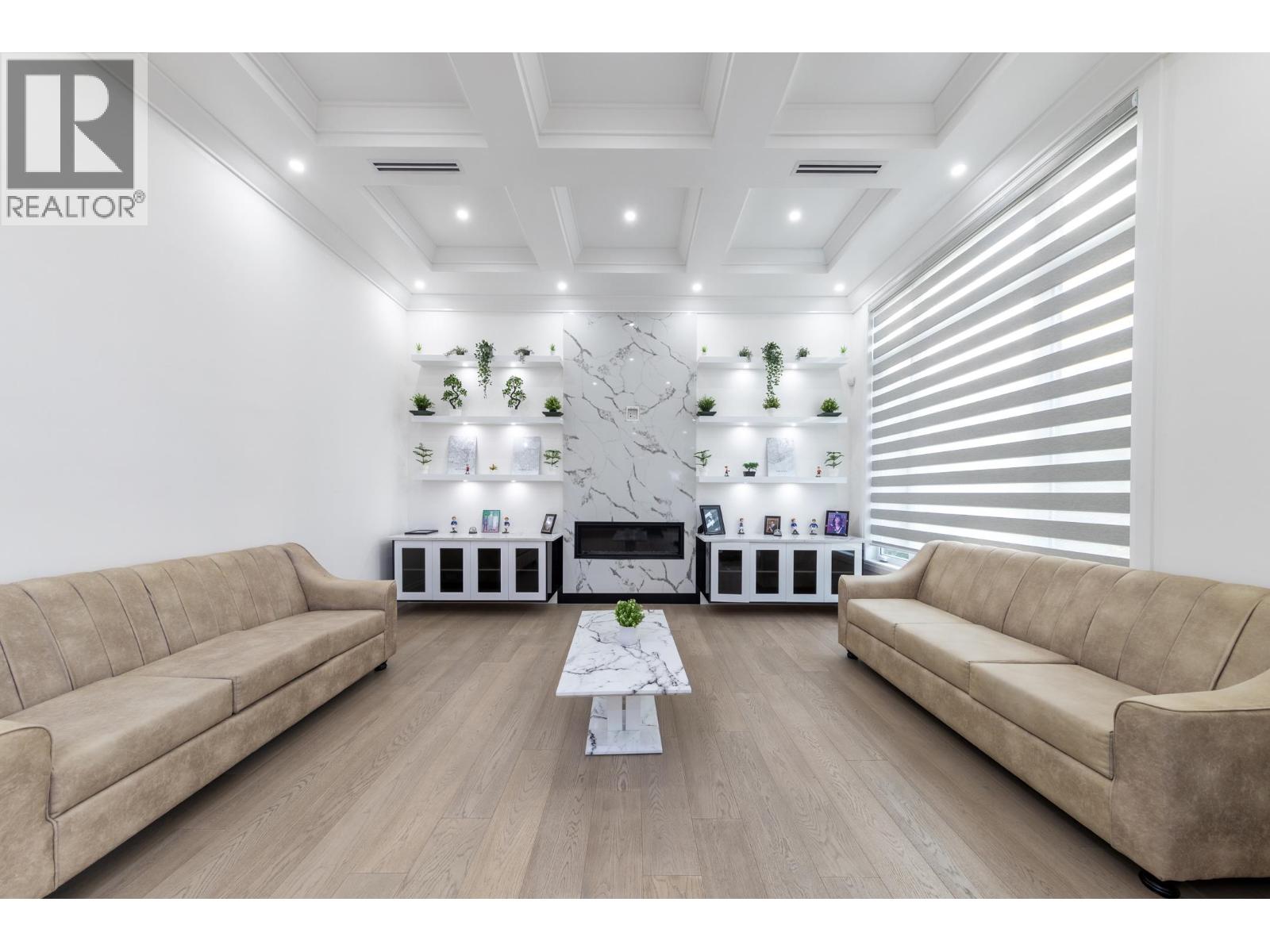 3560 HIGHLAND BOULEVARD