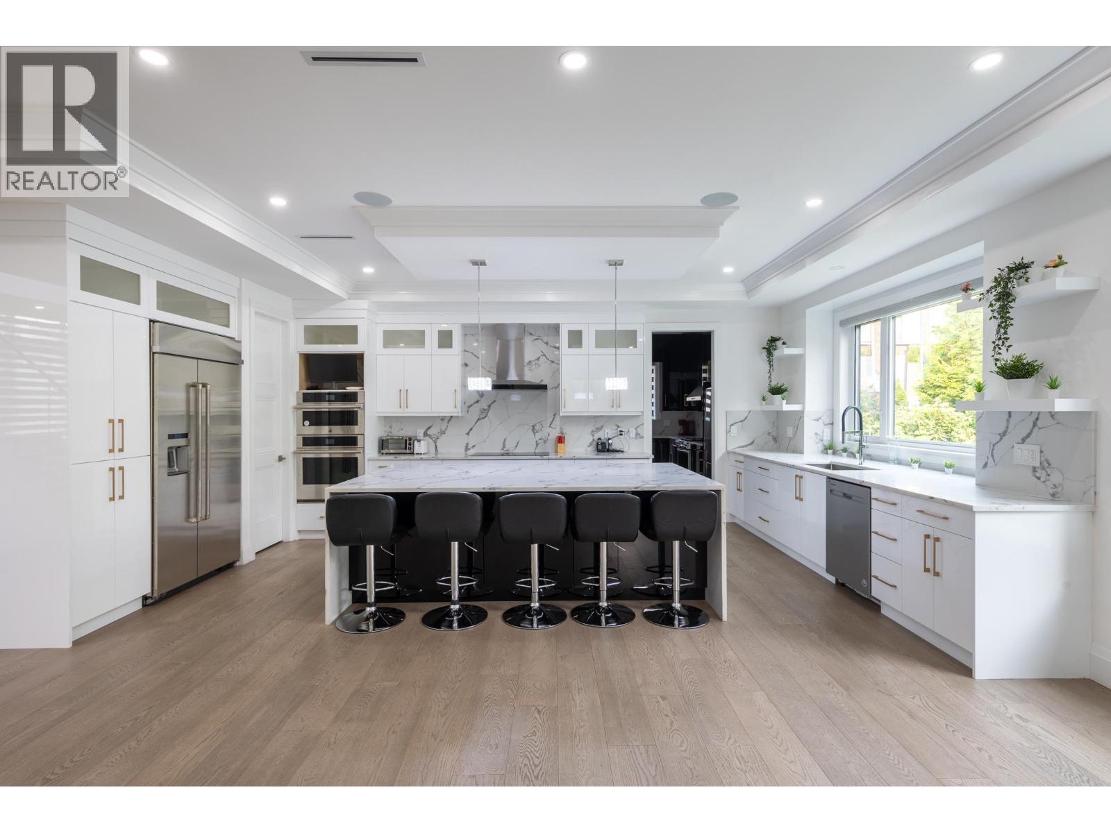 3560 HIGHLAND BOULEVARD