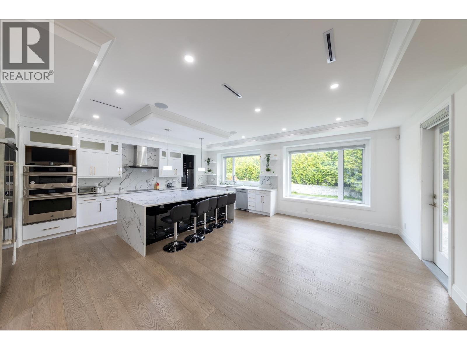 3560 HIGHLAND BOULEVARD