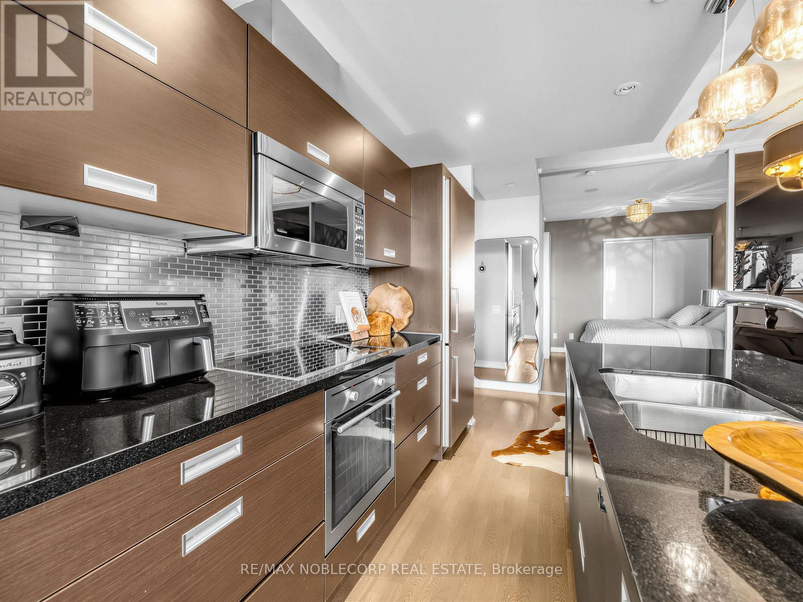 2212 - 88 PARK LAWN ROAD