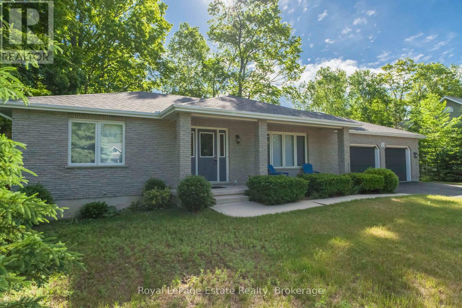 21 SAUBLE WOODS CRESCENT