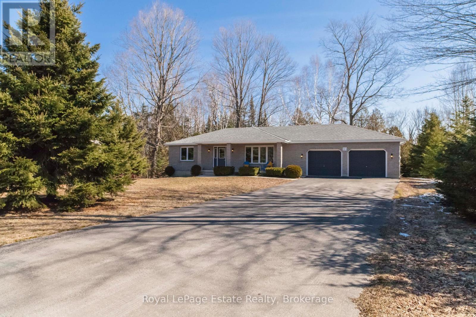 21 SAUBLE WOODS CRESCENT