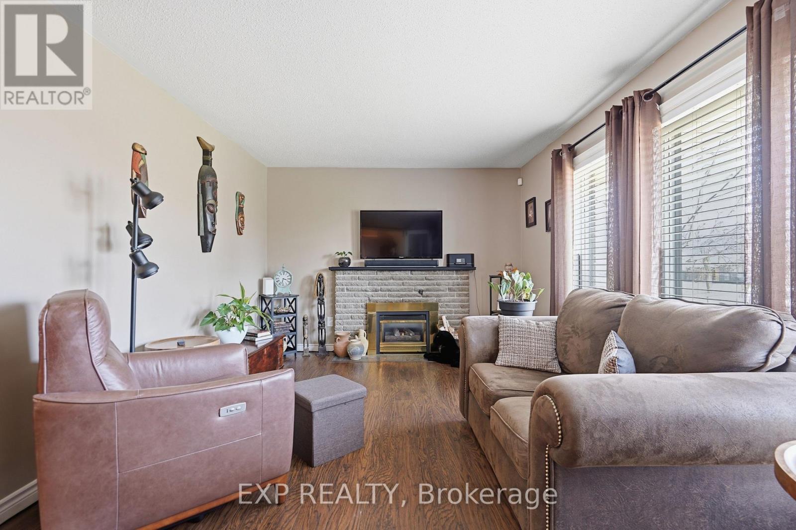 117 LAURENTIAN DRIVE N