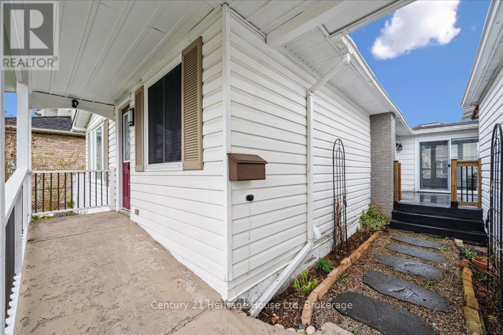 6 FERNDALE AVENUE