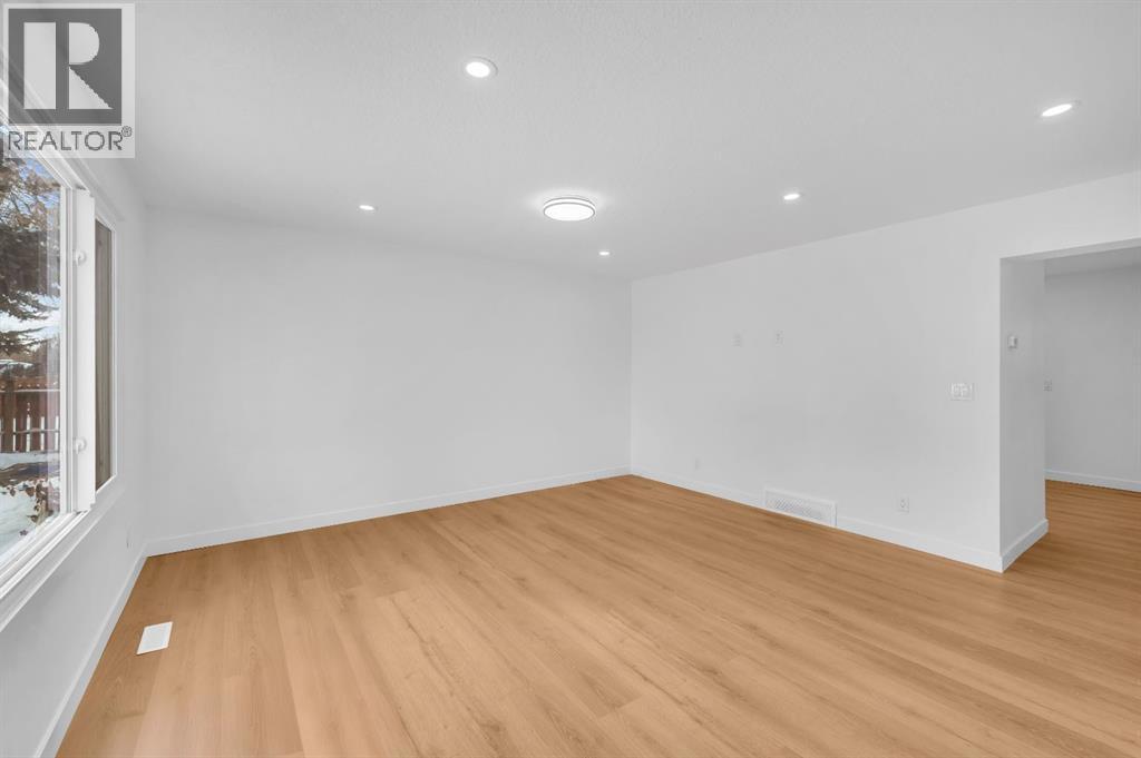 3229 Doverville Crescent SE