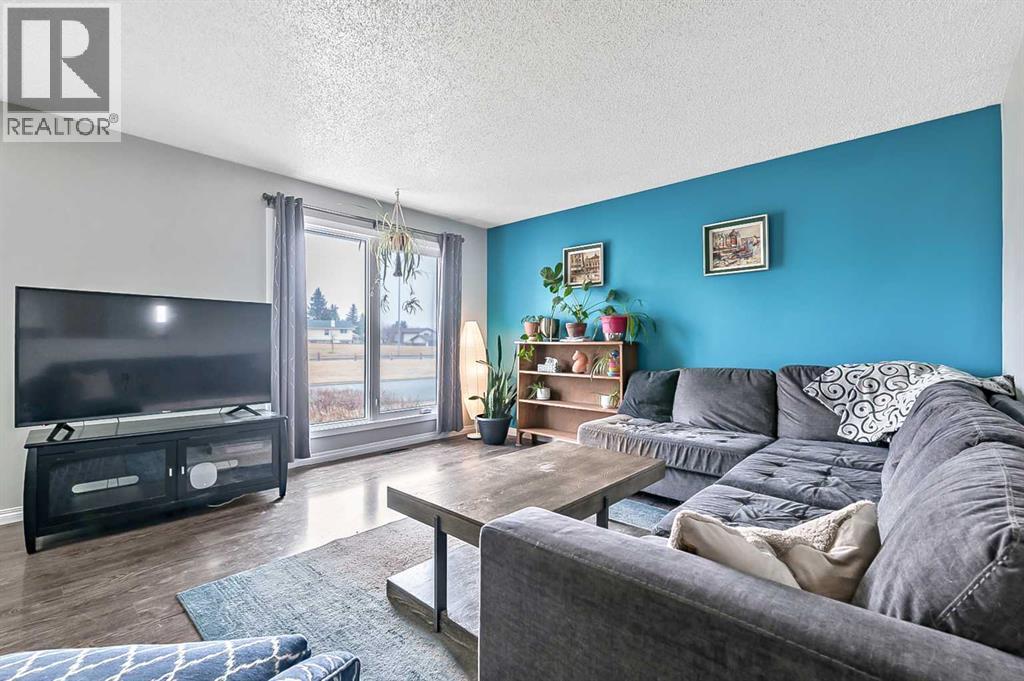 399 Maitland Crescent NE