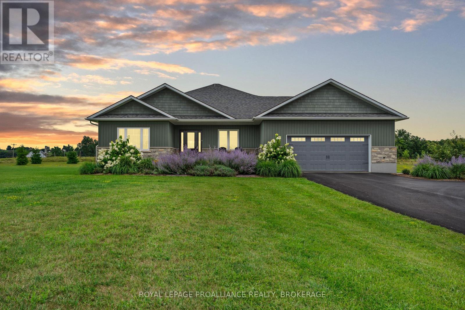 5 SANDSTONE COURT