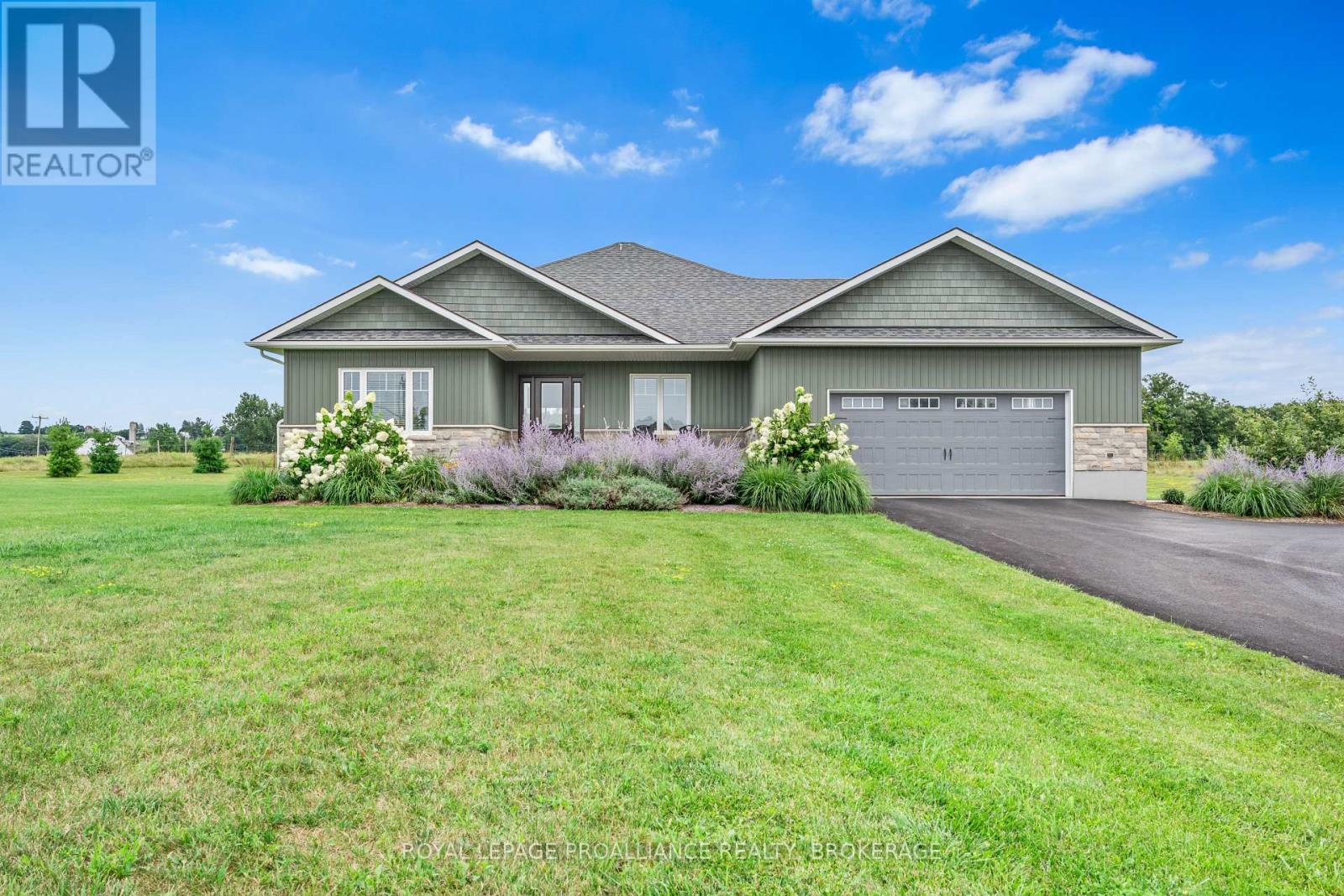 5 SANDSTONE COURT