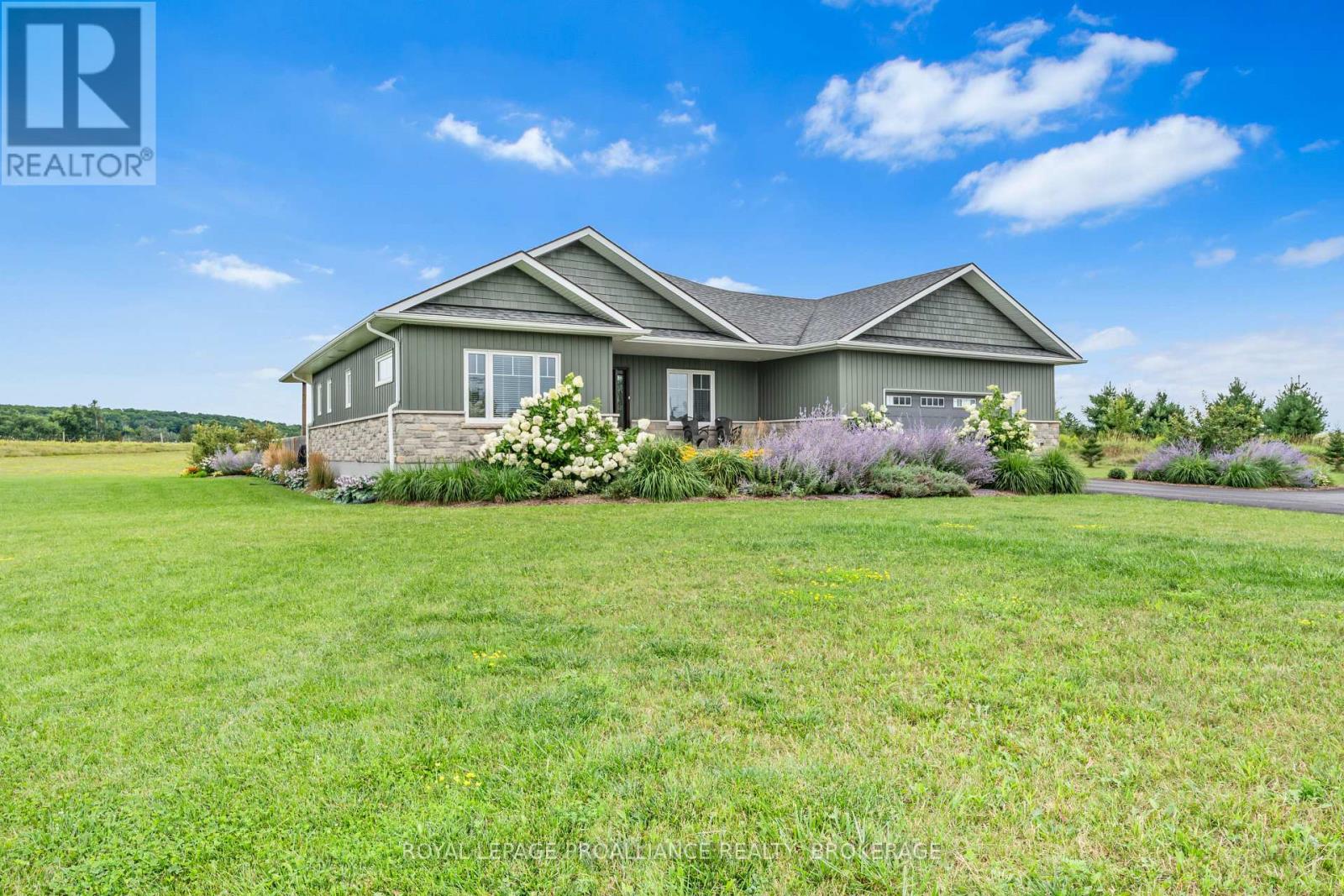 5 SANDSTONE COURT