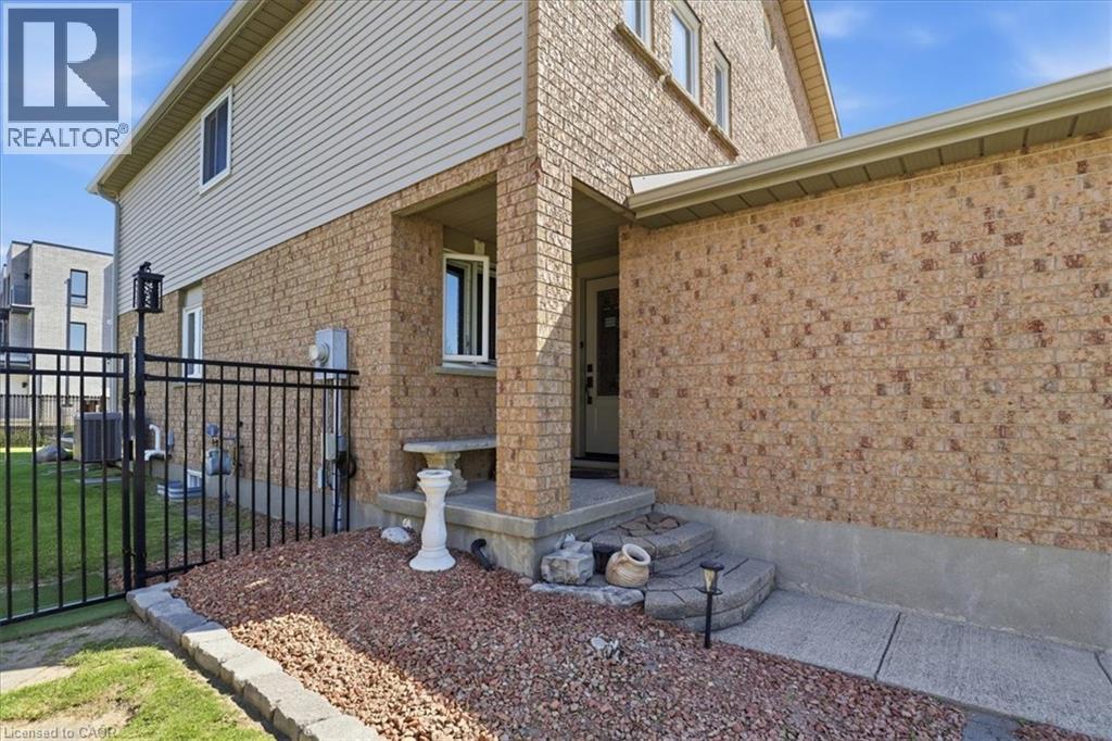 20 RIDGEWAY Crescent