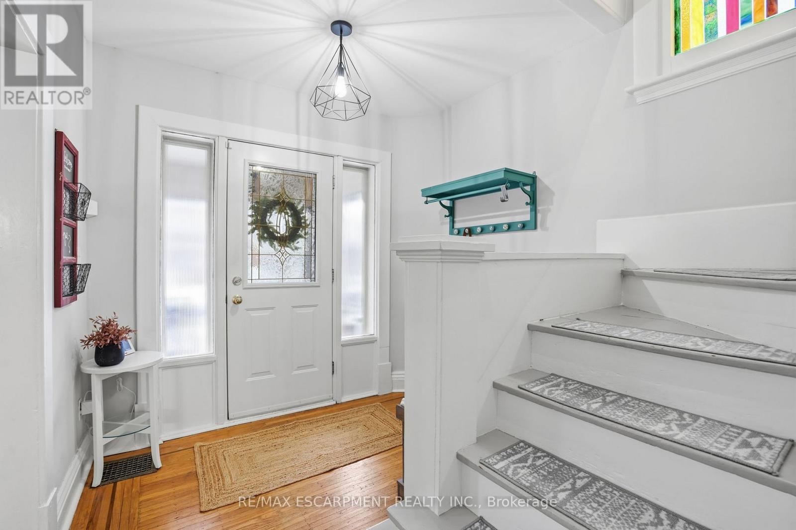 181 GROSVENOR AVENUE S