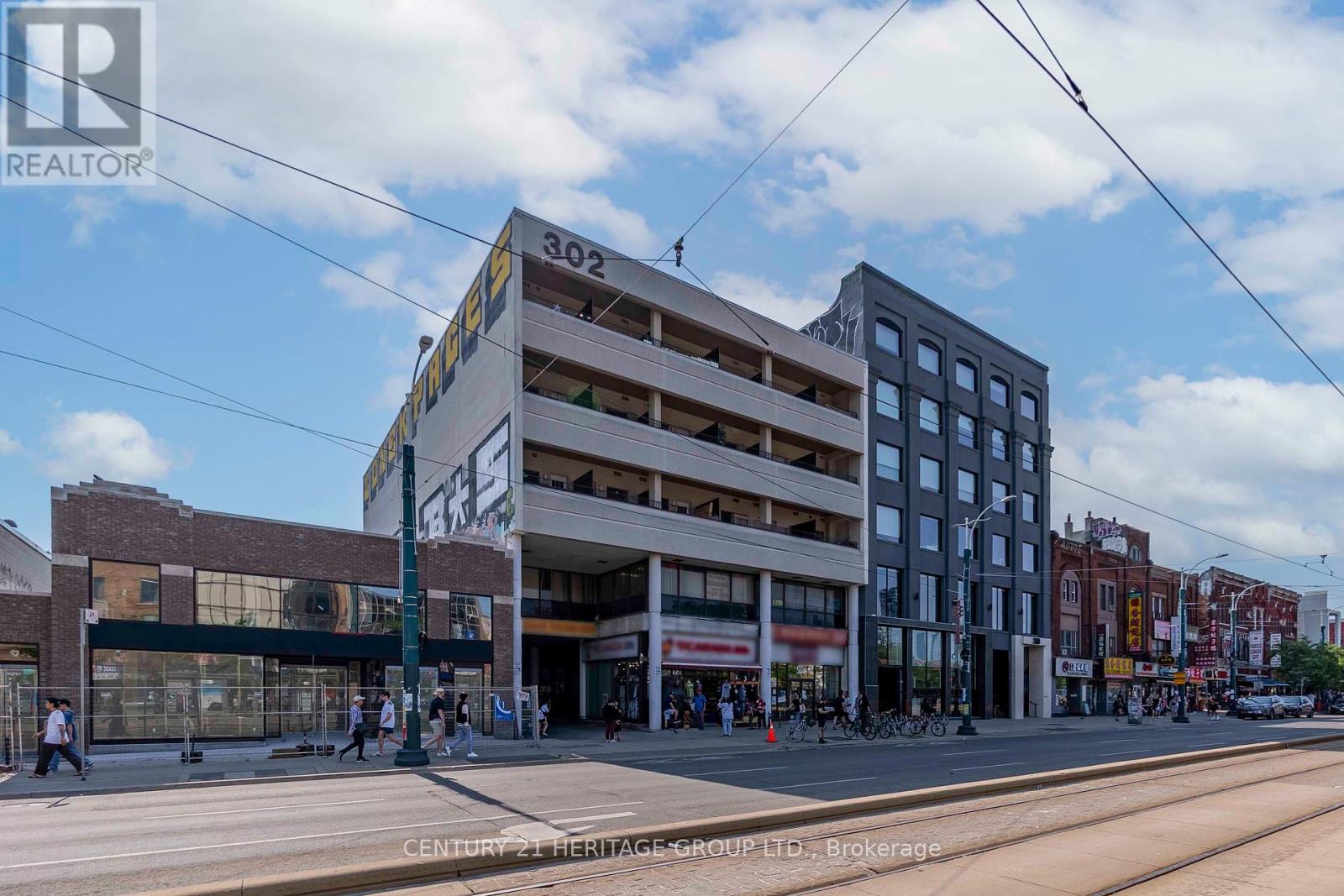 302 SPADINA AVENUE