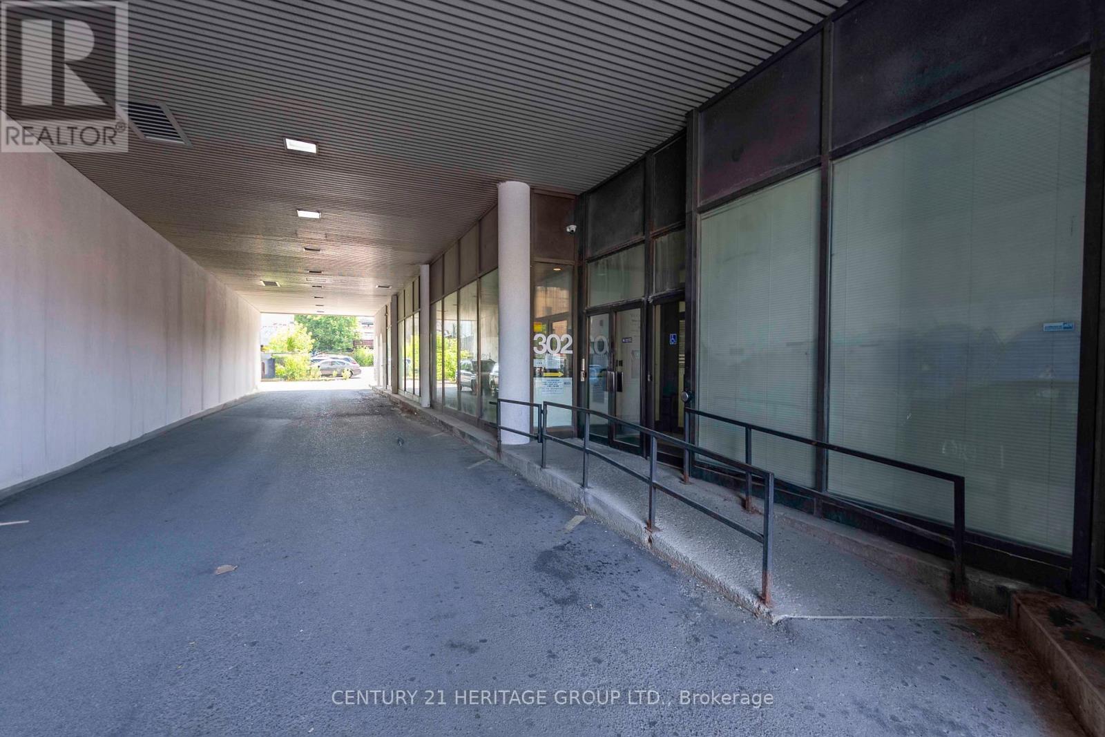302 SPADINA AVENUE