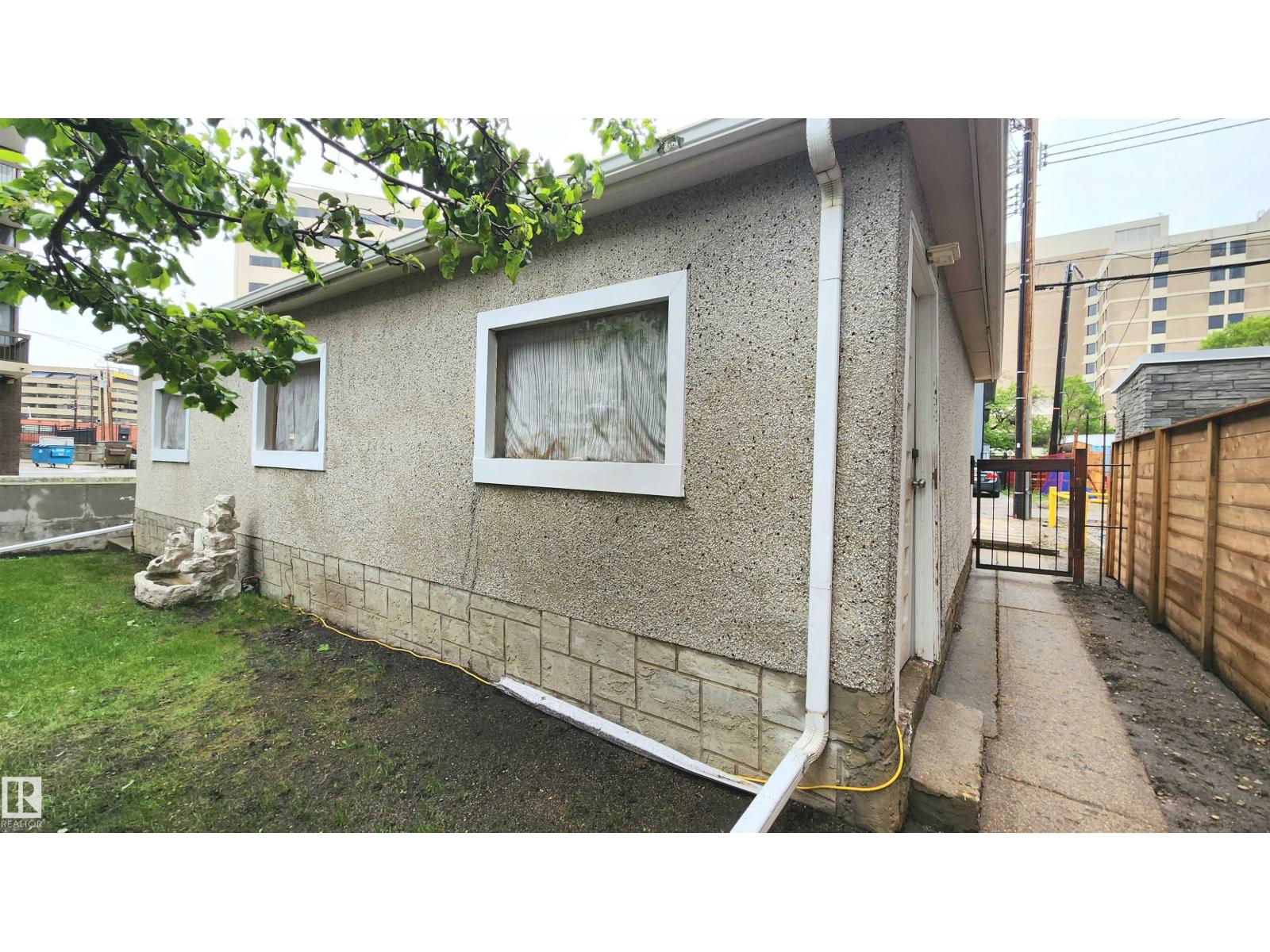 10017 113 ST NW