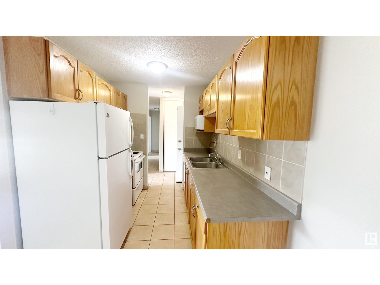 #103 2545 116 ST NW