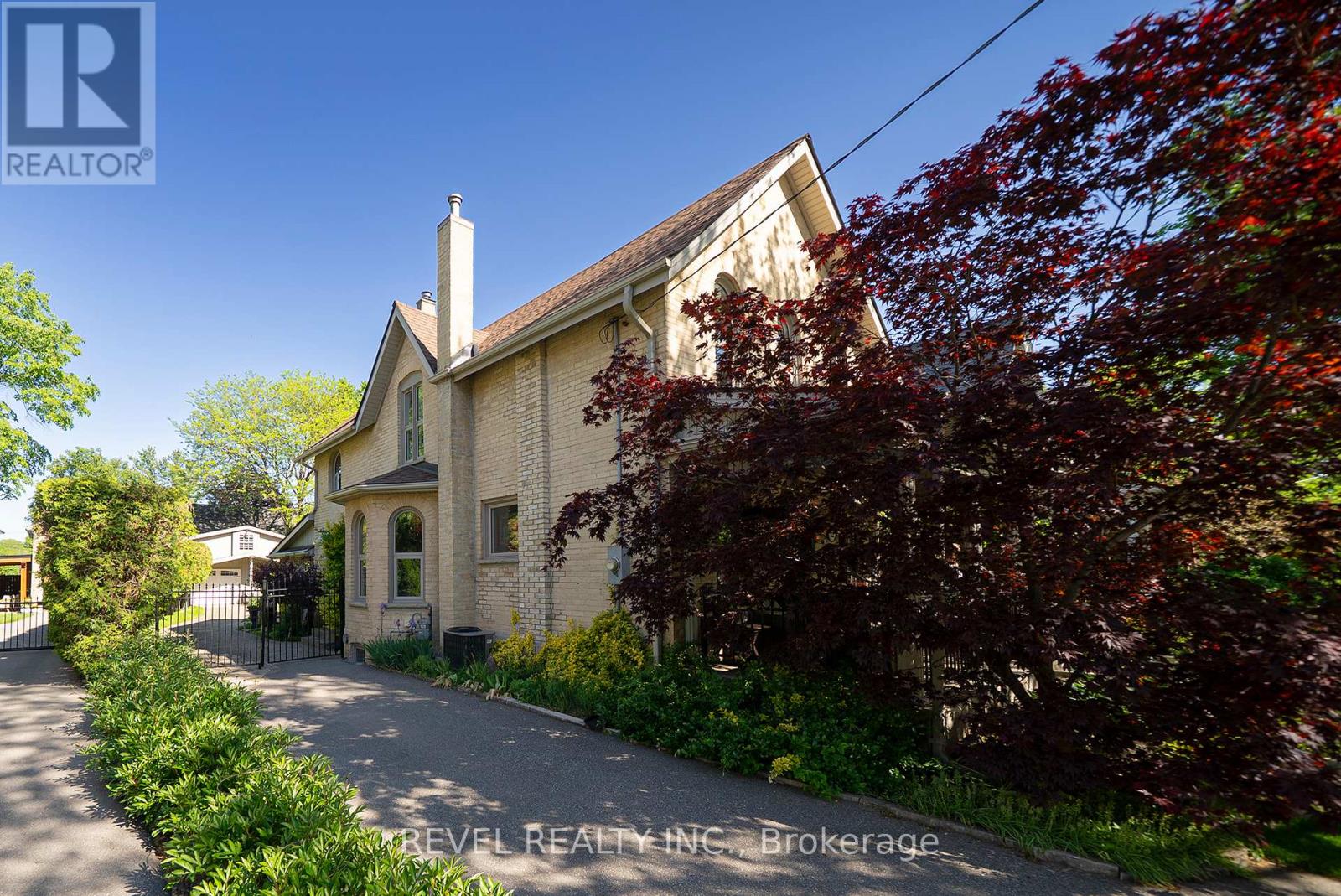 11 CHESTNUT AVENUE