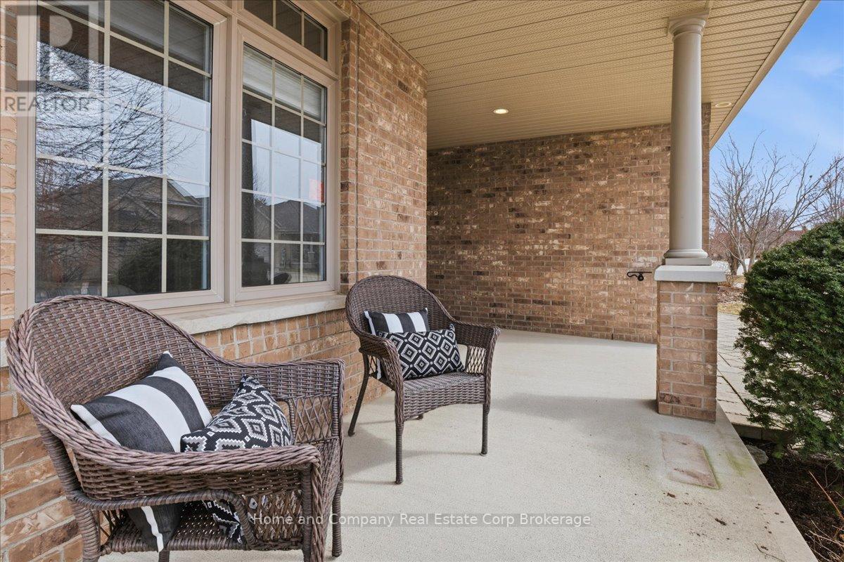28 NORTH POINTE DRIVE