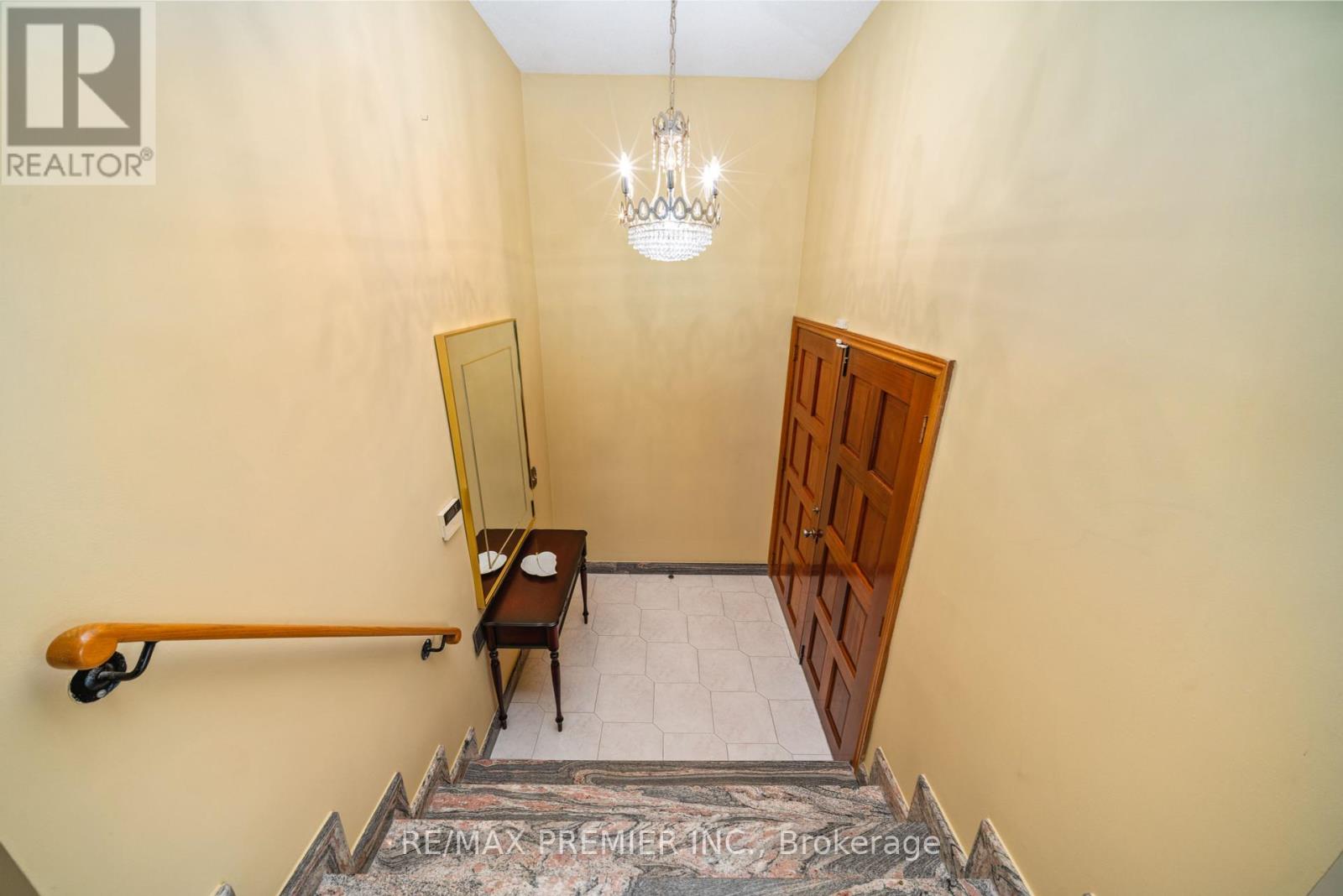 29 ELLERBY SQUARE N