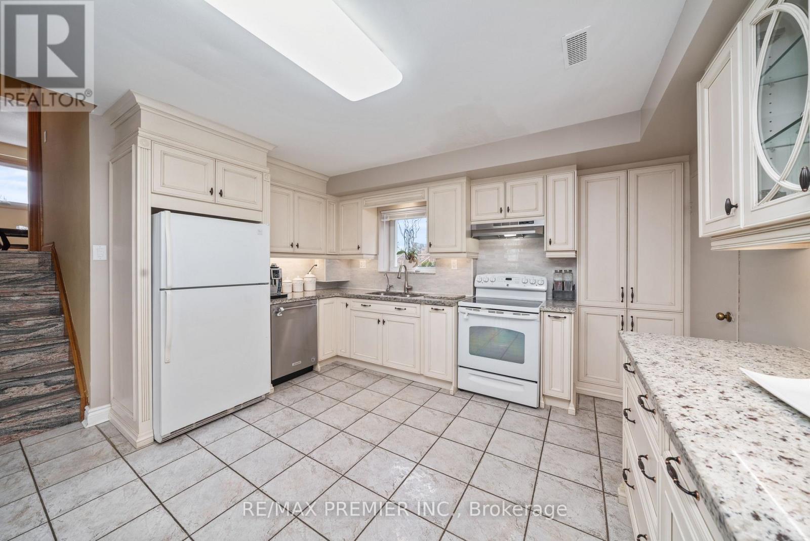 29 ELLERBY SQUARE N