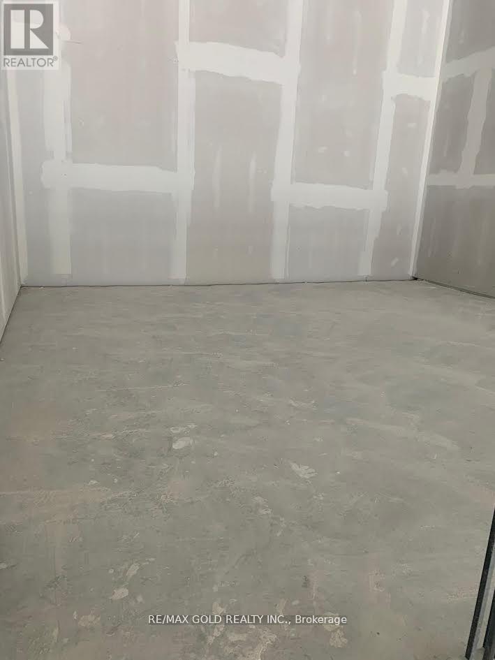 B7 - 3101 KENNEDY ROAD