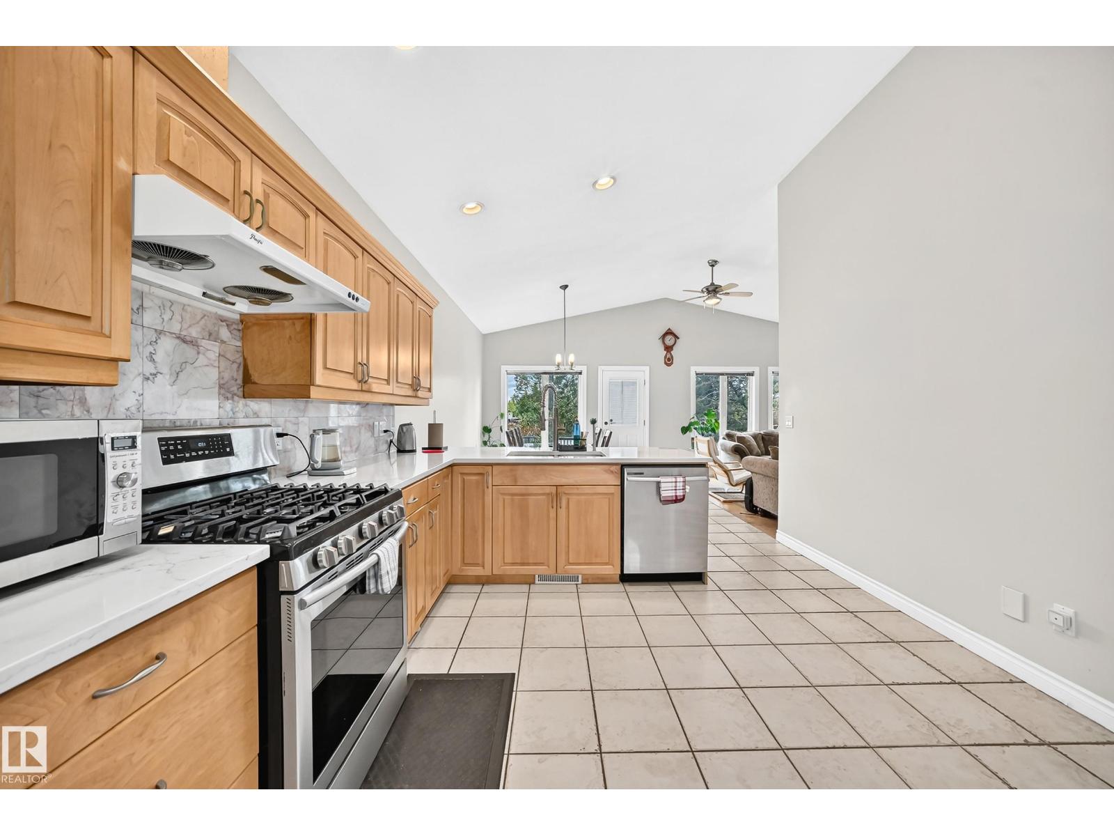 8517 156 AV NW
