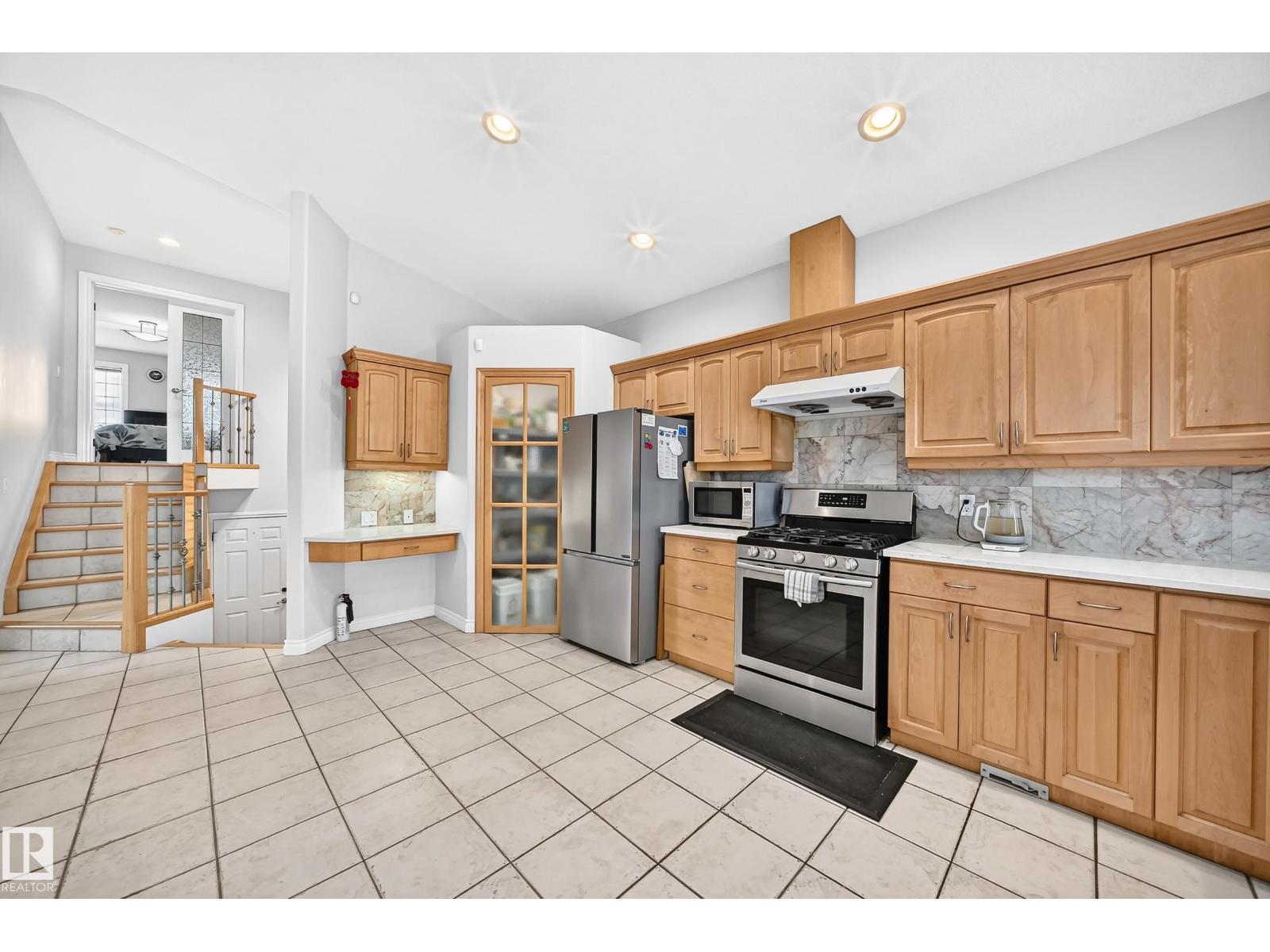 8517 156 AV NW