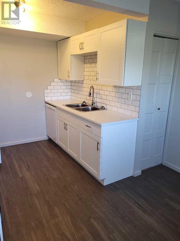 40, 55 Lemoyne Crescent W