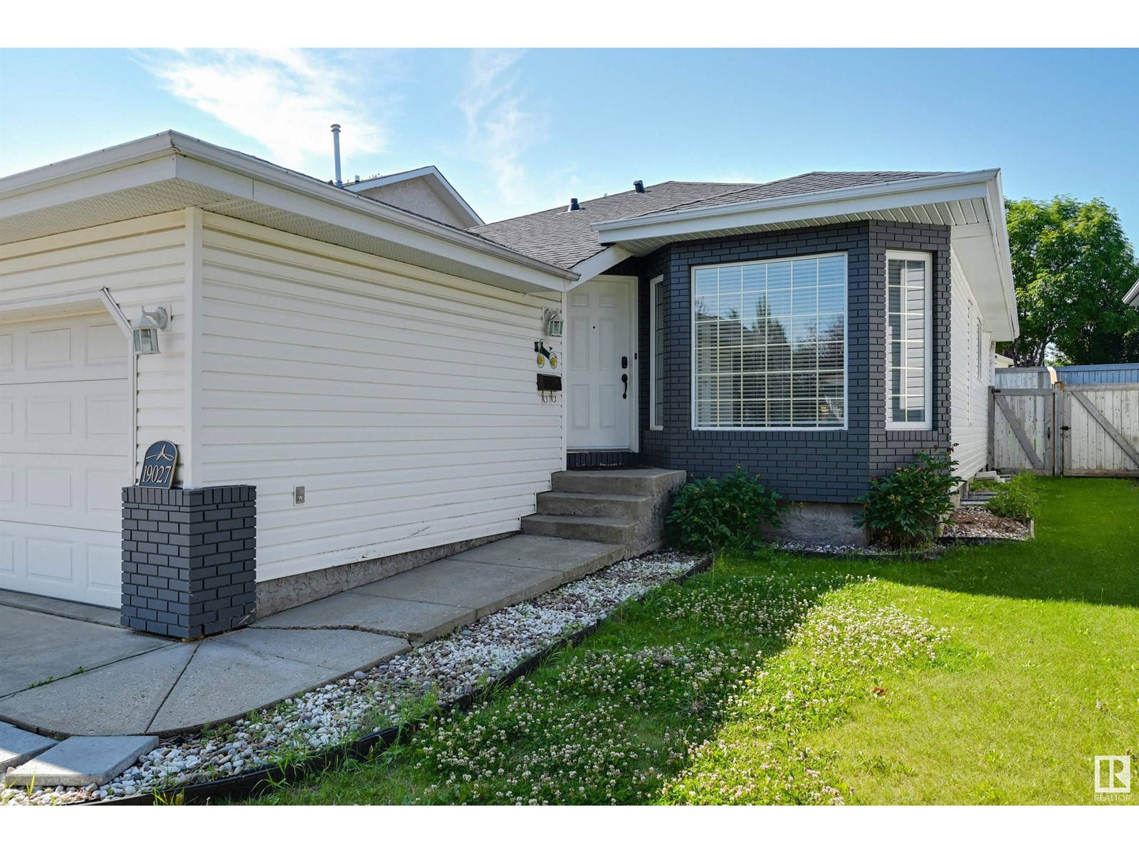 19027 53 AV NW
