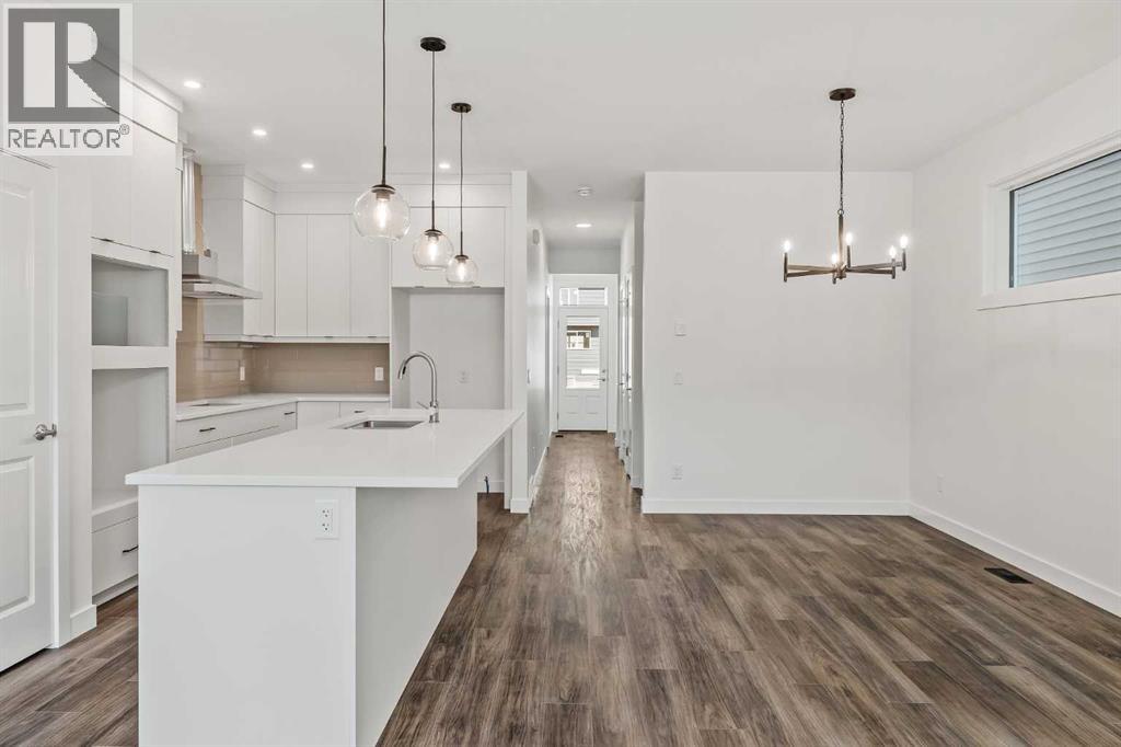 834 Livingston View NE