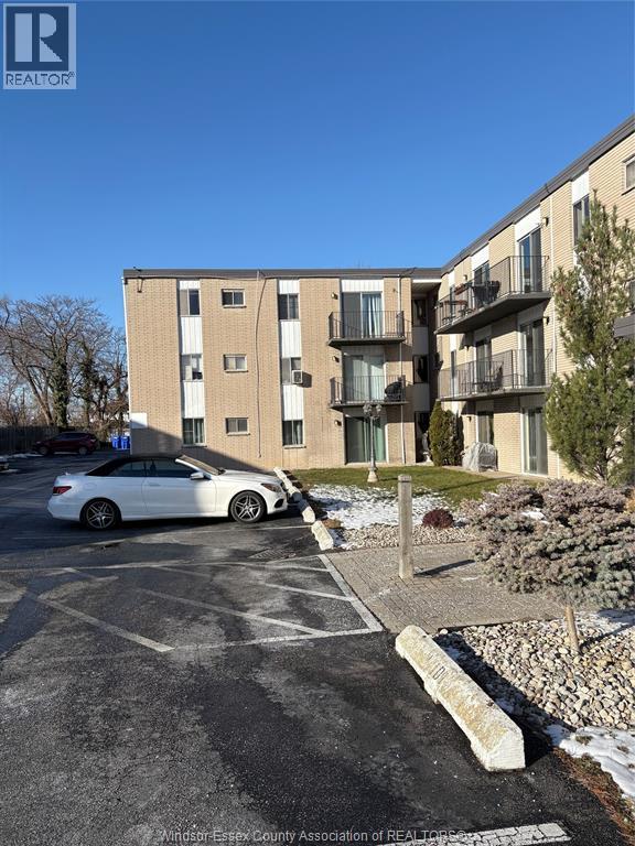 6490 WYANDOTTE East Unit# 210