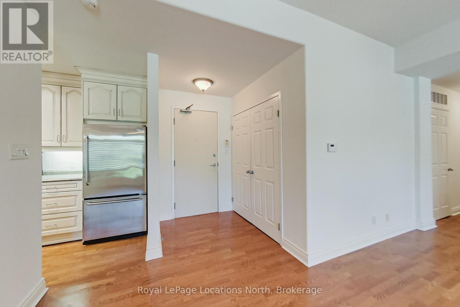 104 - 10 BAY STREET E