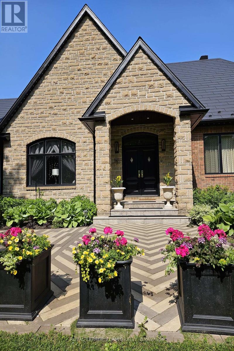 5849 QUEENSCOURT CRESCENT