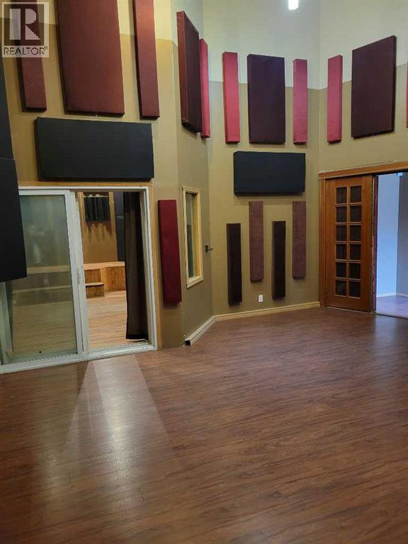 104, 3208 8 Avenue NE