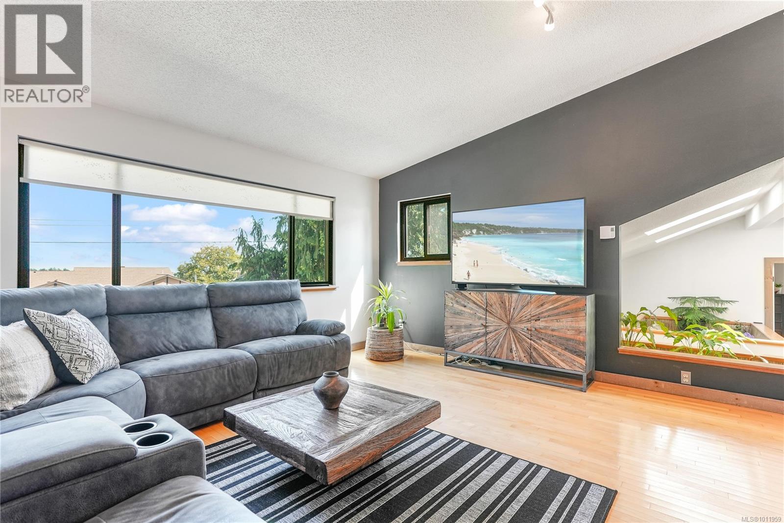 3372 Mary Anne Cres