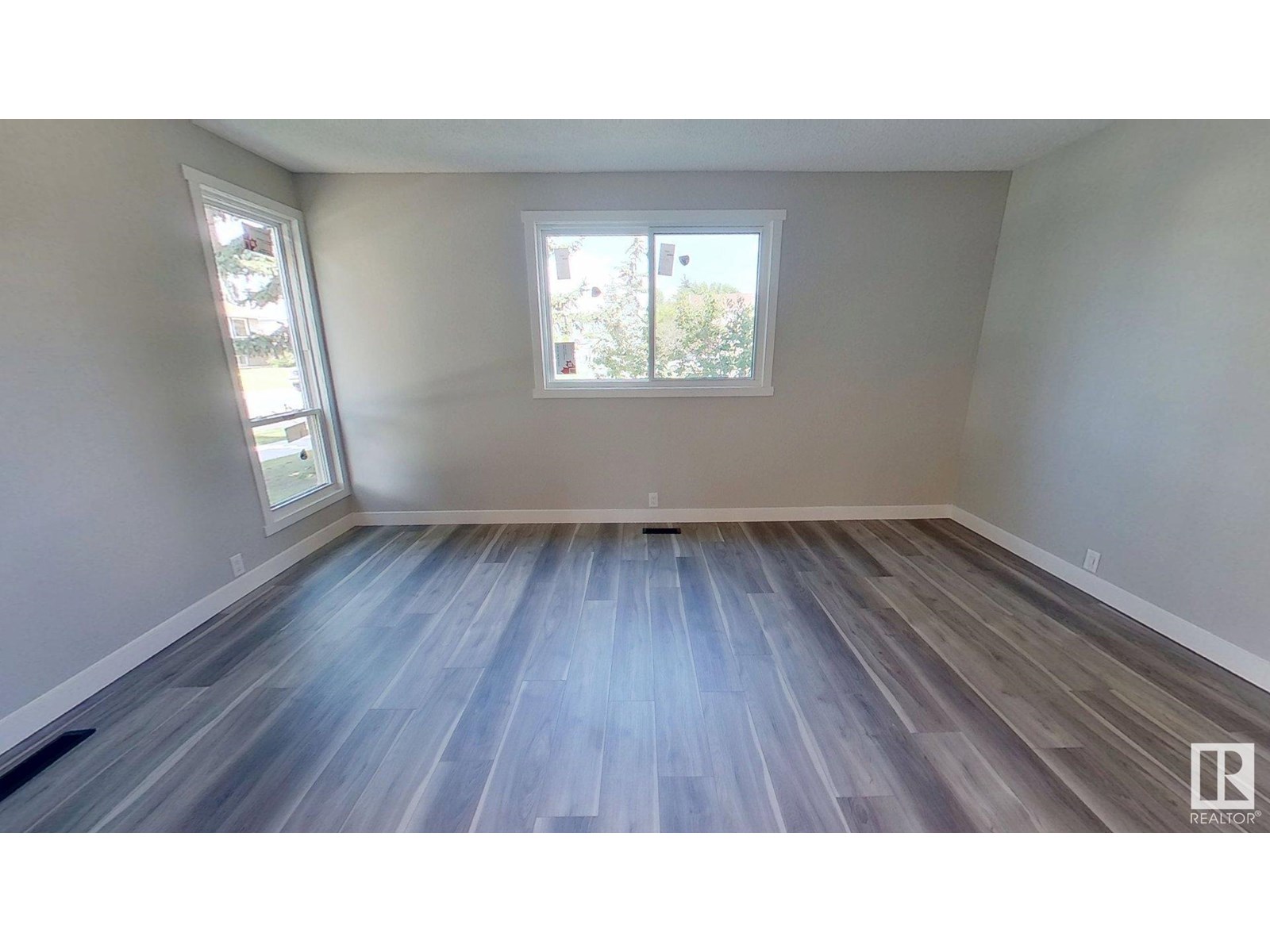 3221 138 AV NW