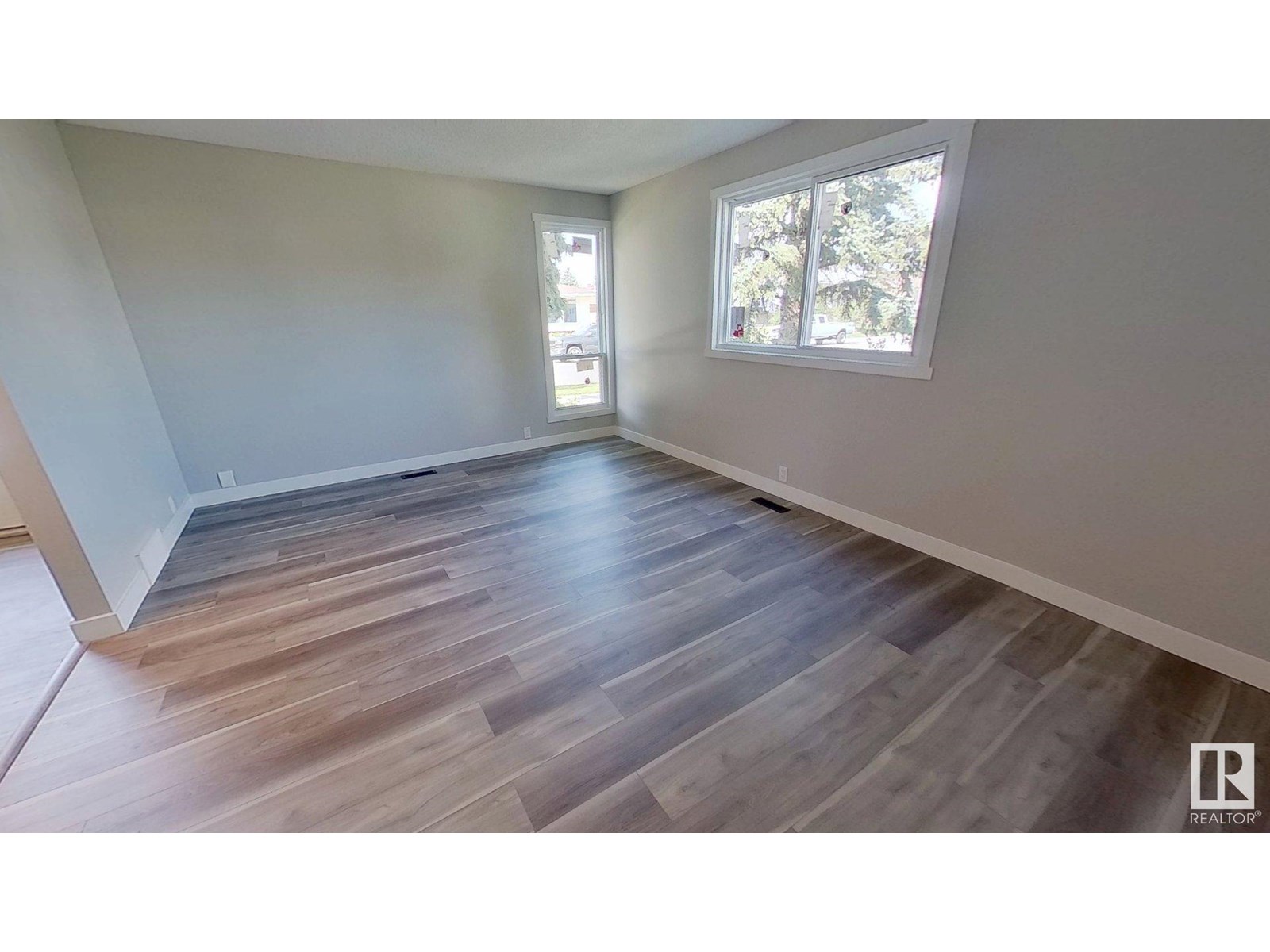 3221 138 AV NW