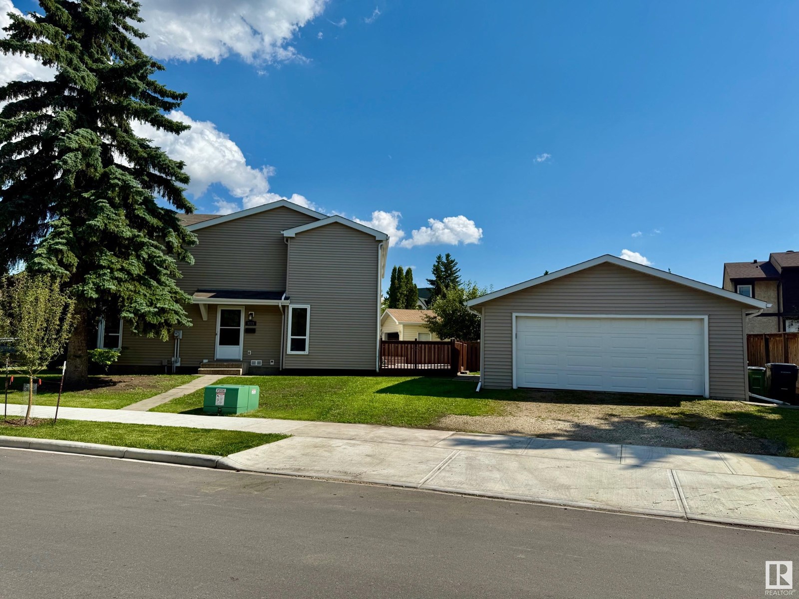 3221 138 AV NW
