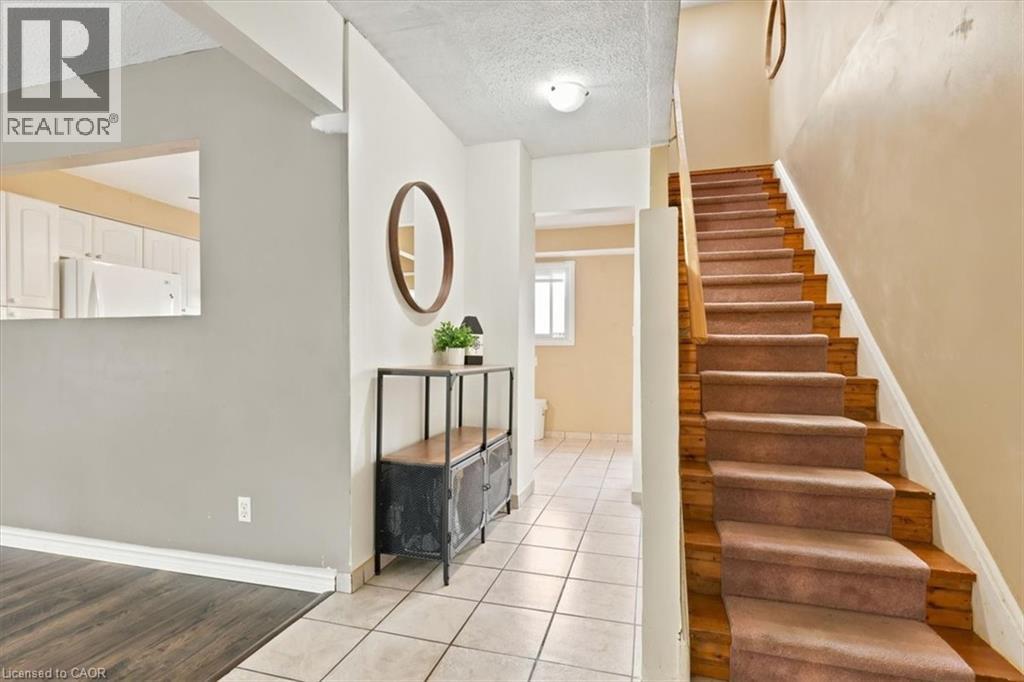 6 TAMARACK Court