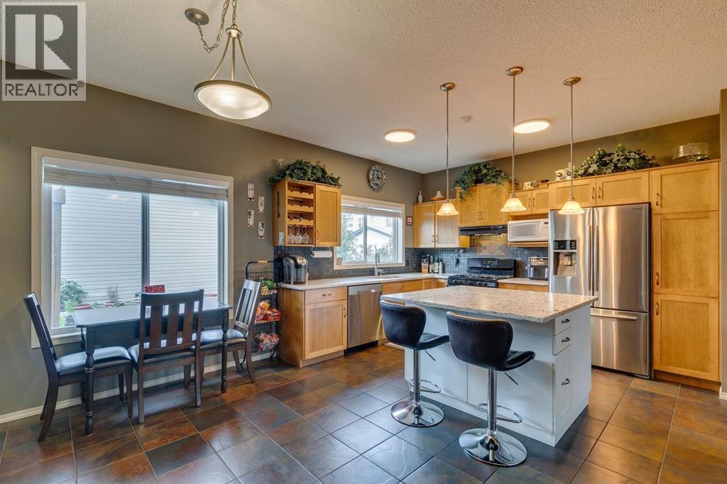 210 Elgin View SE