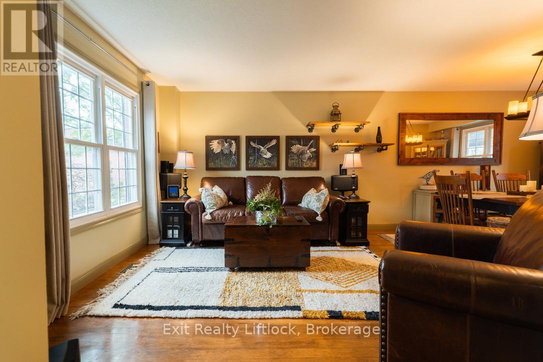 84 HILLHURST CRESCENT - Photo 3